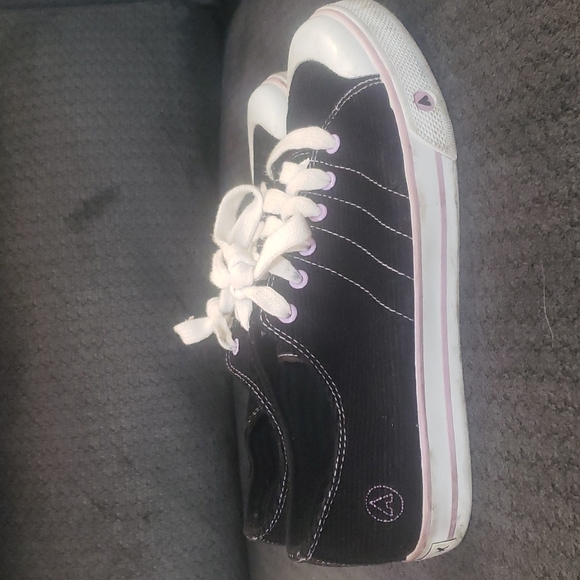 Airwalk black corduroy with lavender lace eyeholes and accents size 8.5 - Picture 5 of 12